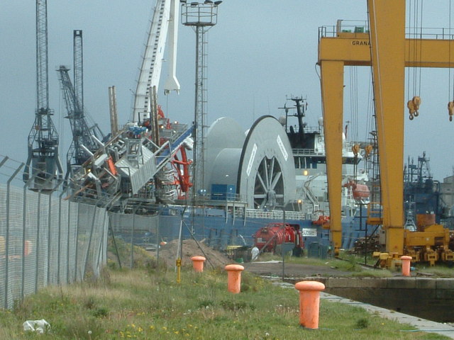 Subsea 7 vessel Skandi Navica loading pipe for West Africa